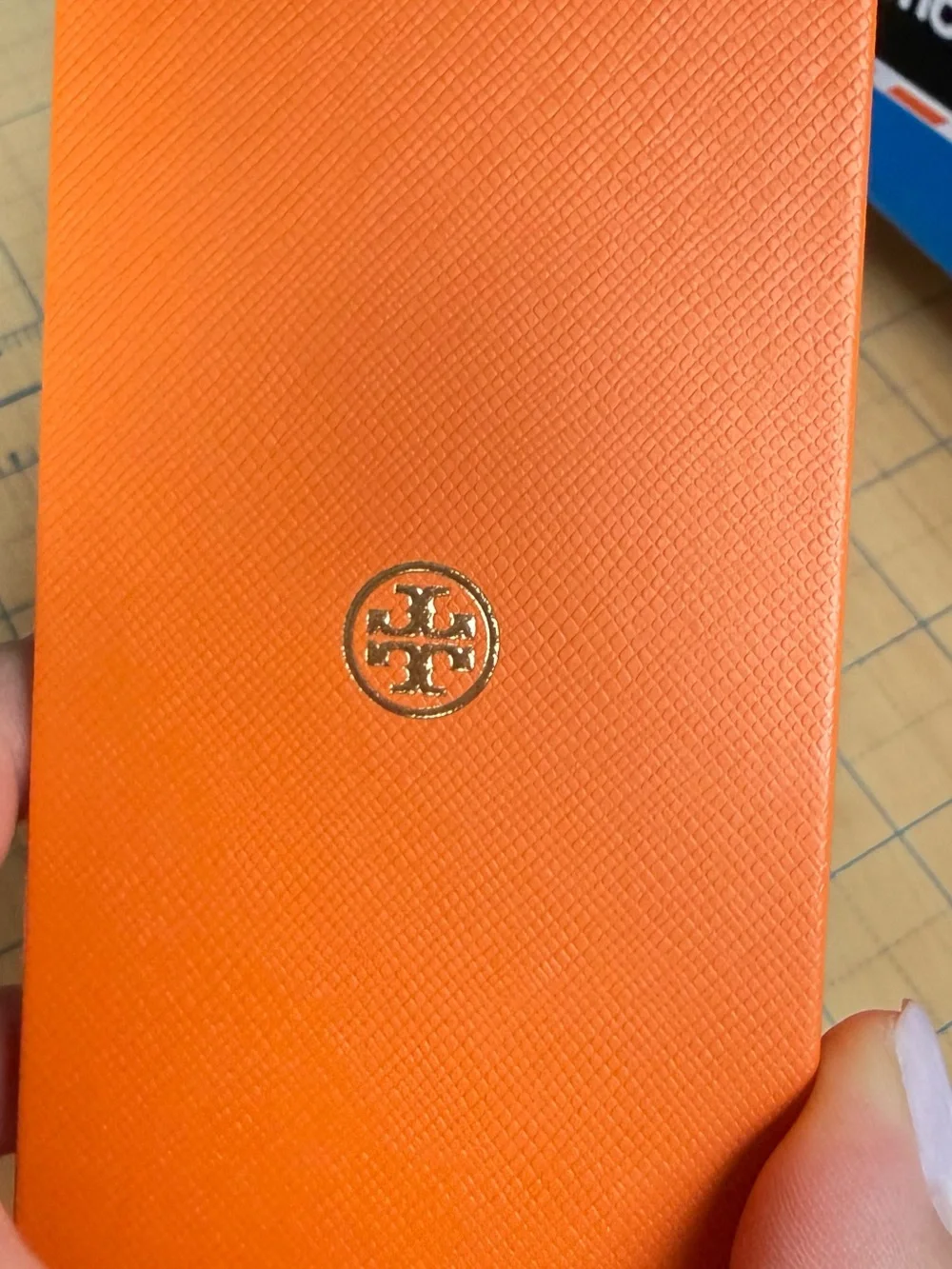 Tory Burch White Silicone Smartwatch Case & Band for Series 7/8/9 (41mm)